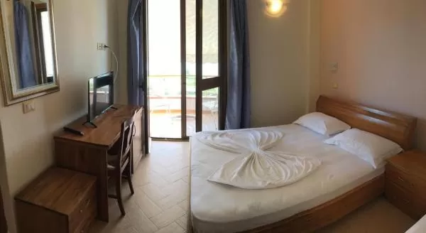 Jerolda - 13 - STD DBL MV 1.jpg